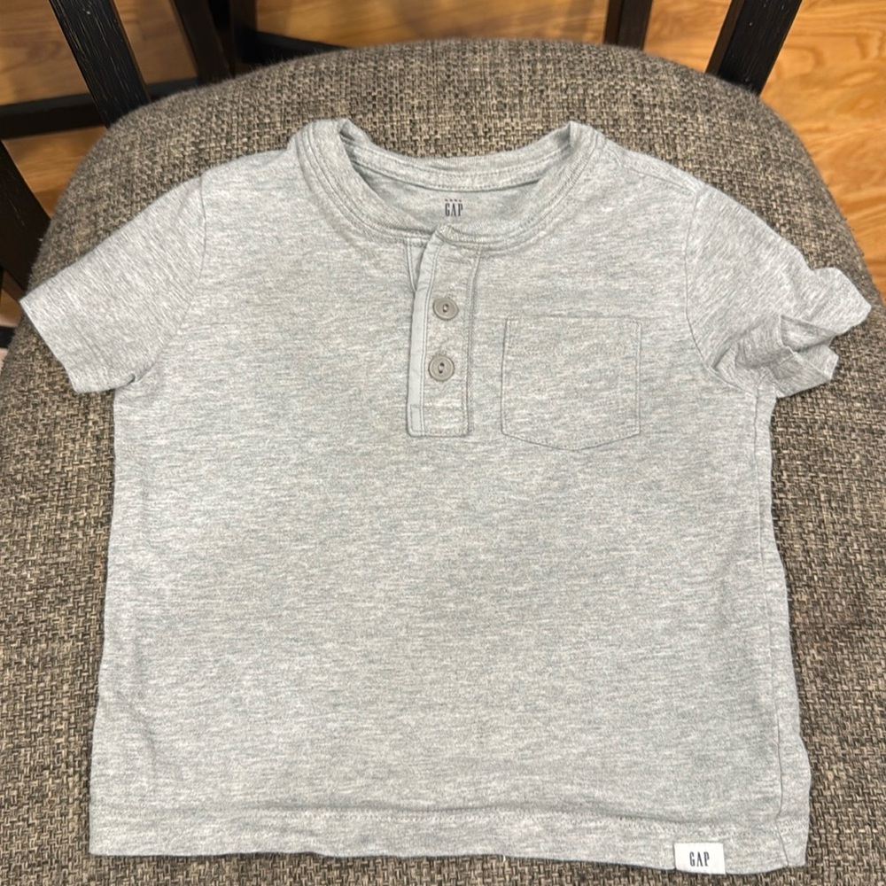 Gap 2t tshirt